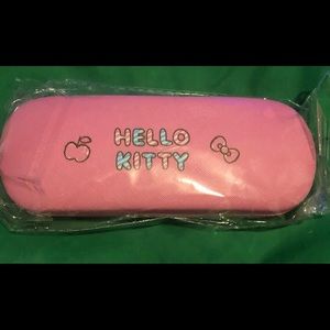 BRAND NEW HELLO KITTY GLASSES CASE🎀